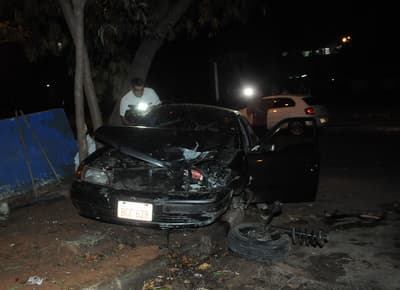 Conductor ebrio choca y se resiste al arresto