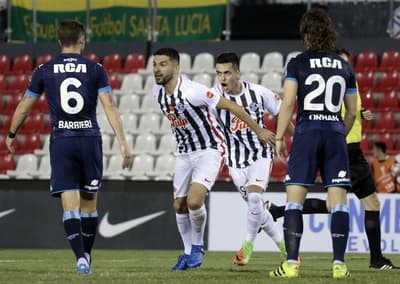Libertad derrota a Racing en partido de ida