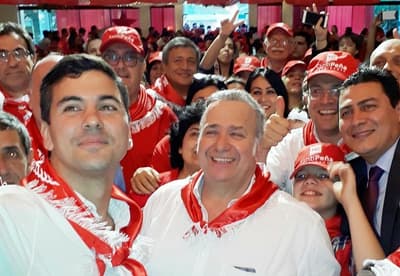 Santiago Peña defiende a González Daher