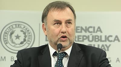 IPS: Presidente prefiere policías pero contrata a guardias por USD 15 millones