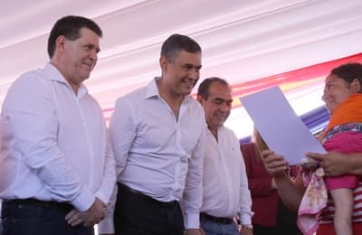 Cartes no deja de pedir votos