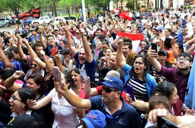 Funcionarios de la UNA cierran Mcal. López