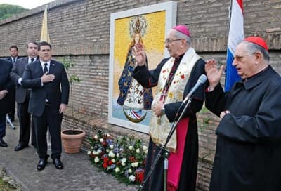 Cartes resalta papel de la Iglesia Católica en Paraguay