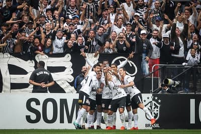Dos goles de paraguayos en el clásico paulista