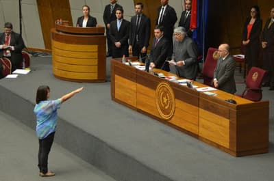 De asistente a senadora en cuestión de minutos