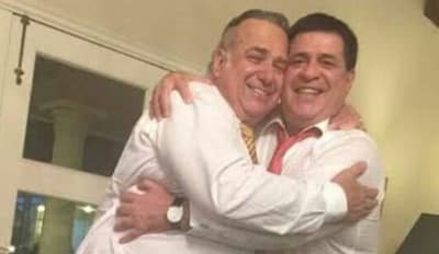 González Daher sigue con sus dos manos