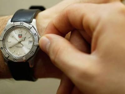 El 25 de marzo se atrasan los relojes