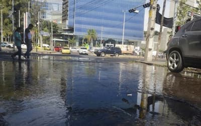 Cloaca causa estragos en zona top de Asunción