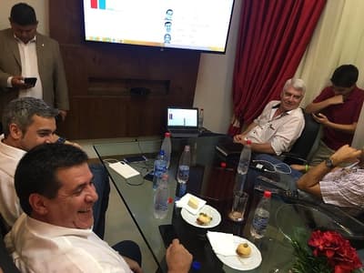 Marito y Cartes, juntos y sonrientes