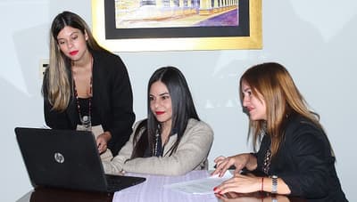 Jubilados acuden a la Justicia para lograr intervención de la Caja Bancaria