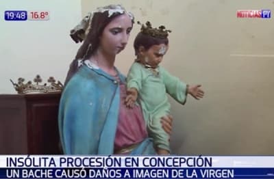 Imagen de virgen cae y sufre graves daños a causa de bache
