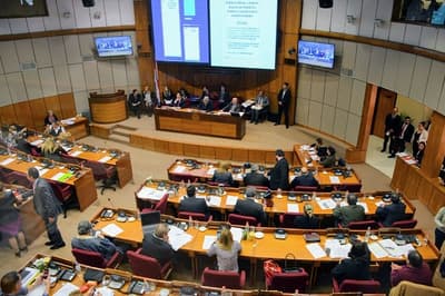 Senado ratifica aumento del impuesto al tabaco