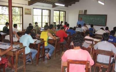 Adolescentes abandonan estudios ante falta de oportunidades