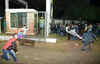 Protesta de agricultores genera incidentes en el Abasto