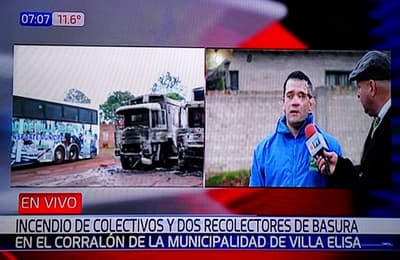 Villa Elisa: Incendio consume camiones y un bus en corralón