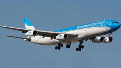 Vuelo de hijos de Marito aterriza de emergencia