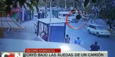 Peatón muere al caer bajo camión