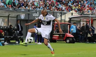 Sergio Otálvaro se lució en el superclásico con un gran caño