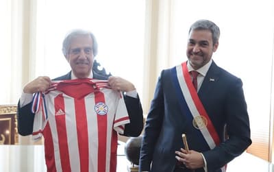 Abdo Benítez y Vázquez promocionan campaña del Mundial 2030