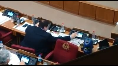 Senador investigado votó doble