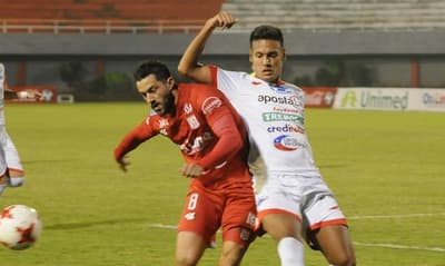 3 de Febrero goleó a Independiente
