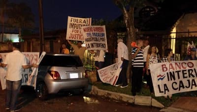 Jubilados bancarios se manifiestan y anuncian acciones judiciales contra el BCP