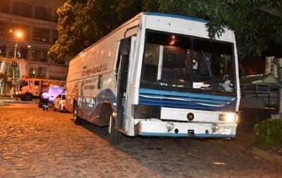 Motociclista fallece tras embestir contra transporte de encomiendas