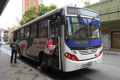 Gobierno anuncia reducción en el precio del pasaje