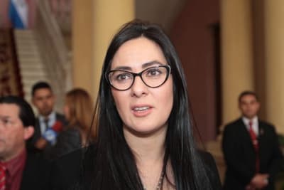 Ministra niega negociado con Messer