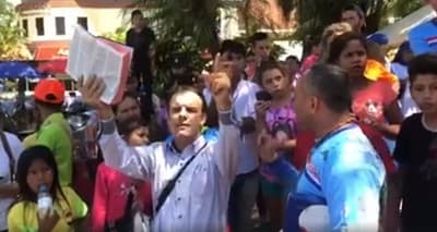 Hombres se manifiestan contra creencias católicas en Caacupé