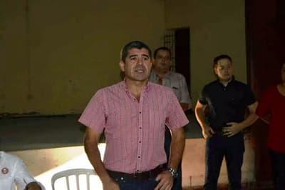 Cónsul denunciado por acoso da su versión y dice que no renunciará