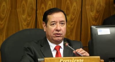 Cuevas se lava las manos con relación a "mini hospital"