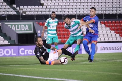 Inde no logra sacar ventaja en su debut internacional