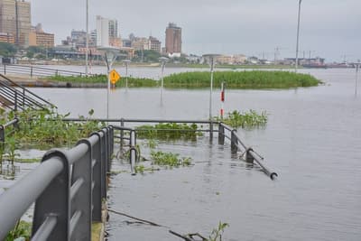 10 imágenes impactantes de la crecida en la Costanera de Asunción