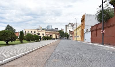 Buscan revalorizar adoquinados en circuitos históricos de la capital