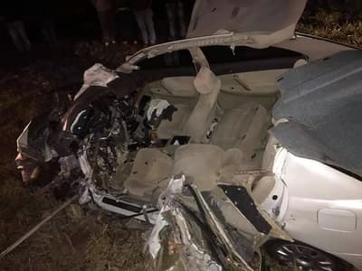 Conductor muere tras chocar contra camión de gran porte