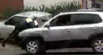 Conductor “pasea” sobre capó a agente de PMT