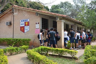 Estudiantes de la ENEF se resisten a levantar toma de institución