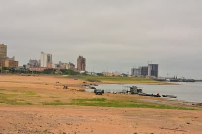 10 desoladoras imágenes de la bajante del río Paraguay