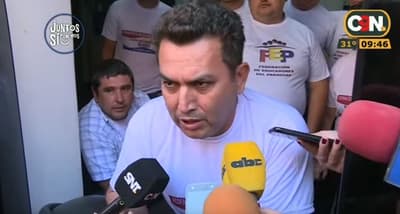 Docentes toman sede del MEC reclamando aumento salarial