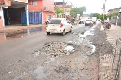 Acceso a Lambaré está minado de baches