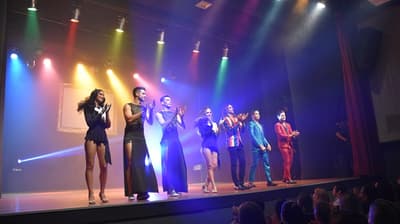 La obra “Súper Cómiques” sigue con funciones este fin de semana