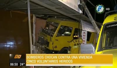 Cinco bomberos resultan heridos tras perder el control de su camión