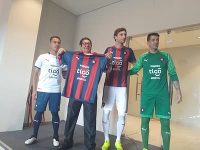 Cerro Porteño presenta nueva indumentaria