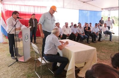 Firman contrato para construir ruta que beneficiará a 30 mil personas