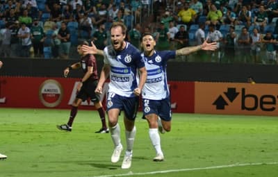 Sol vuelve a ganar y avanza en la Sudamericana
