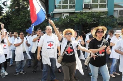 Médicos denuncian abandono de autoridades en plena pandemia