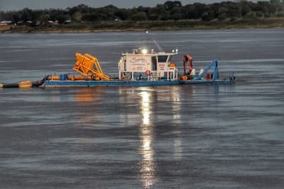 Abdo Benítez verifica construcción de la costanera de Pilar