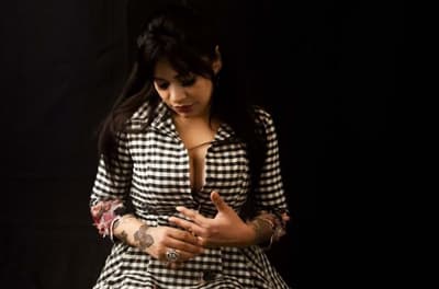 La paraguaya Chabela Ri en festival de rock de Colombia