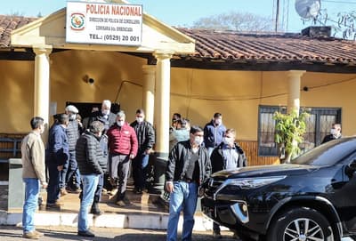 Abdo Benítez se compromete a seguir buscando a niña desaparecida